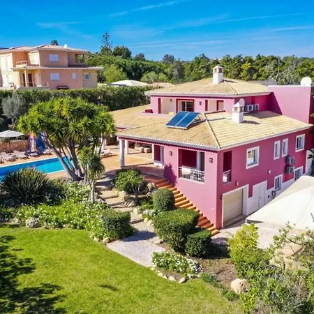 Escape To Paradise At Our Stunning Family Διαμέρισμα Αλμπουφέιρα