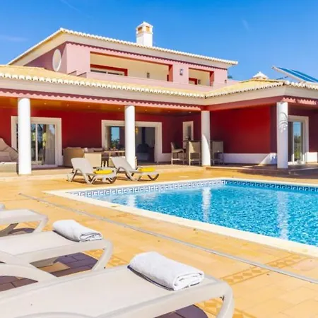 Escape To Paradise At Our Stunning Family Διαμέρισμα Αλμπουφέιρα