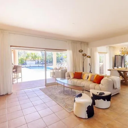 Escape To Paradise At Our Stunning Family Αλμπουφέιρα